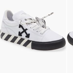 OFF-WHITE vulcanized low top sneaker